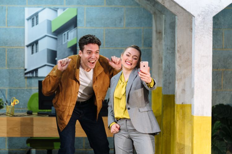 Two singers pretend to be on a video call on set